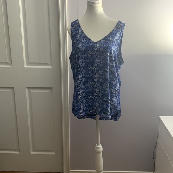 Large RW & Co no sleeve shirt great condition. - Picture 2 of 5